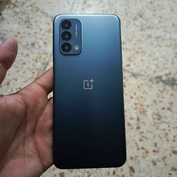 OnePlus n200 with unofficial box charger 10/10 lush condition 4