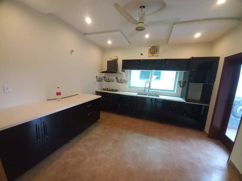 Spacious 1 Kanal House for Rent in Sector E, Bahria Town, Lahore Prime Location, Modern Amenities 5