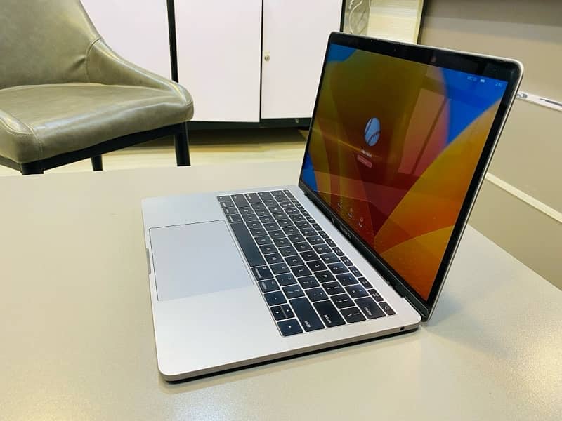 13” MacBook Pro 2017 i5/8/256 3