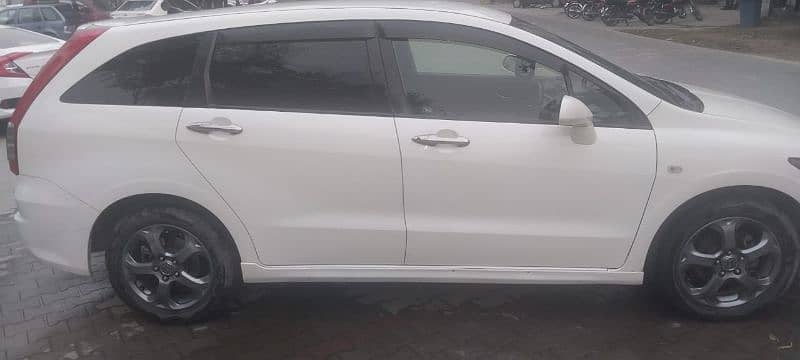 Honda Stream 2012 6