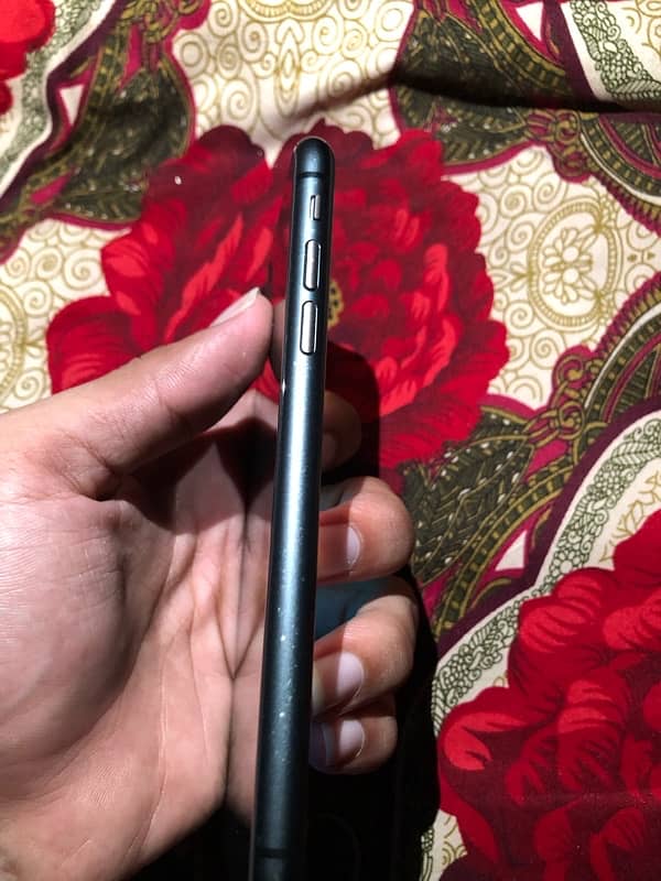 iphone 11 non pta factory unlook 128 Gb box sath 1