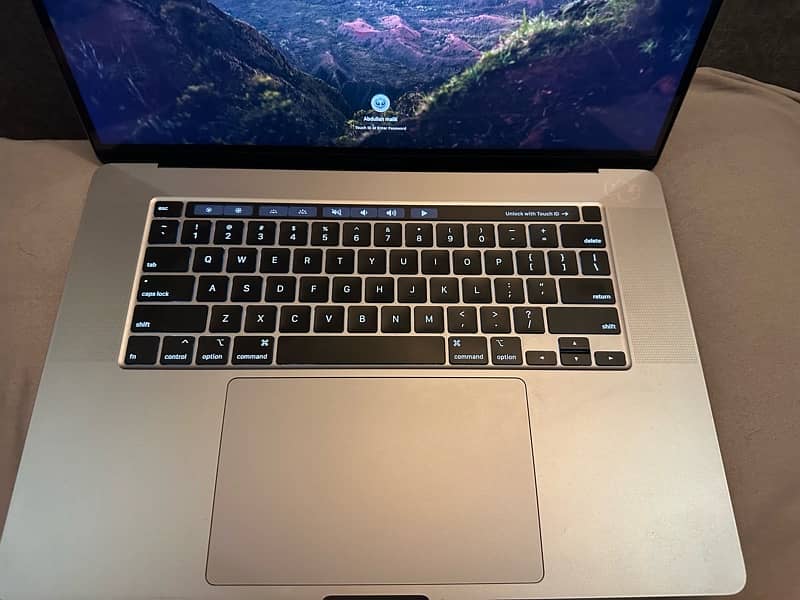 Apple Macbook Pro 2019 i9 - 16 inch 3