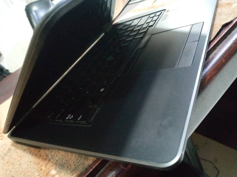 Dell Latitude E7450 i5 5th Gen 4