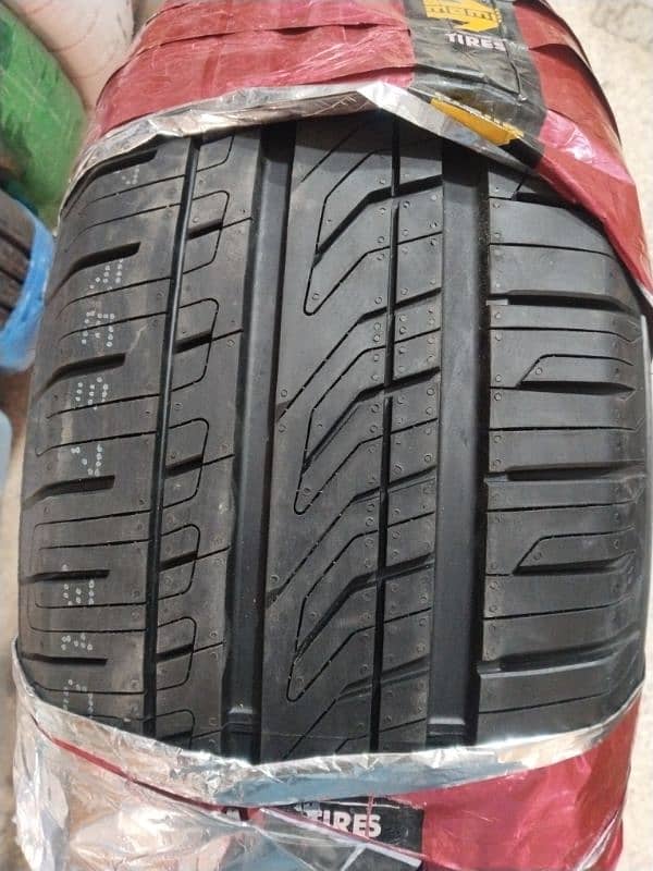 Momo Italian Tyre 265.60R18 1