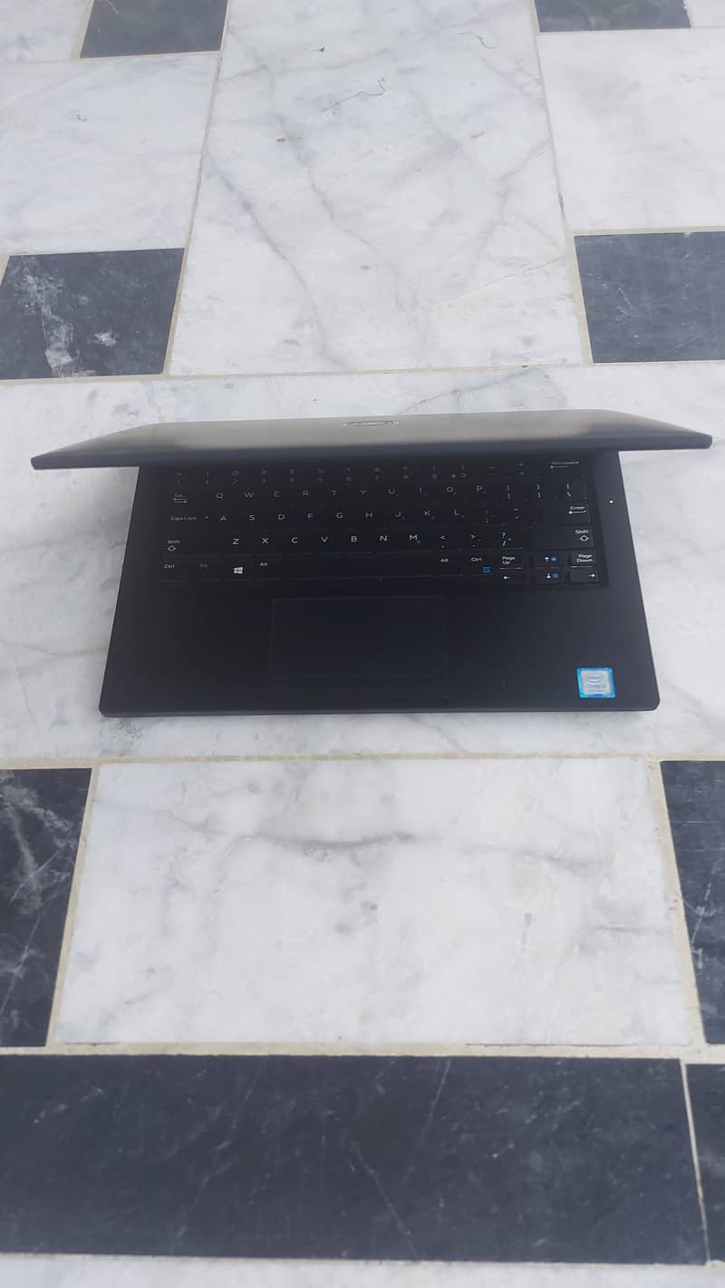 Dell Core i5 | C | 256 SSD | Latitude 7390 8