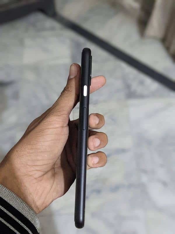 Google pixel 4 xl  with box charger and handfree 1