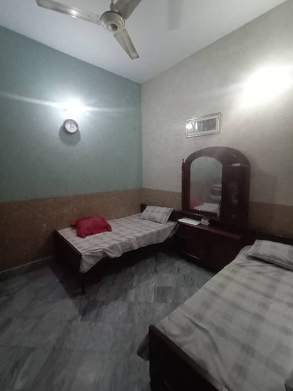 8 Marla lower portion available for rent in Muslim town 1 0