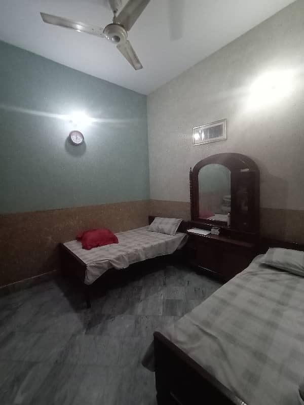 8 Marla lower portion available for rent in Muslim town 1 2