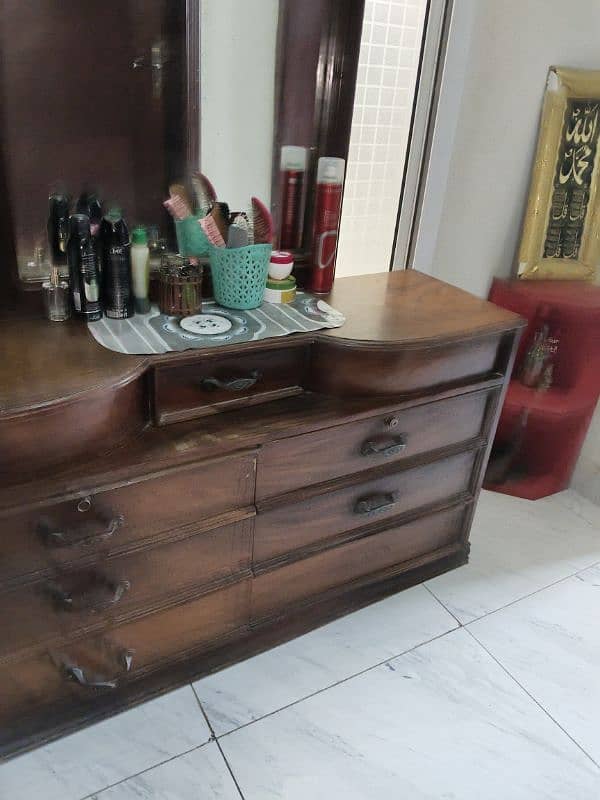 Double size bed and dressing table 5