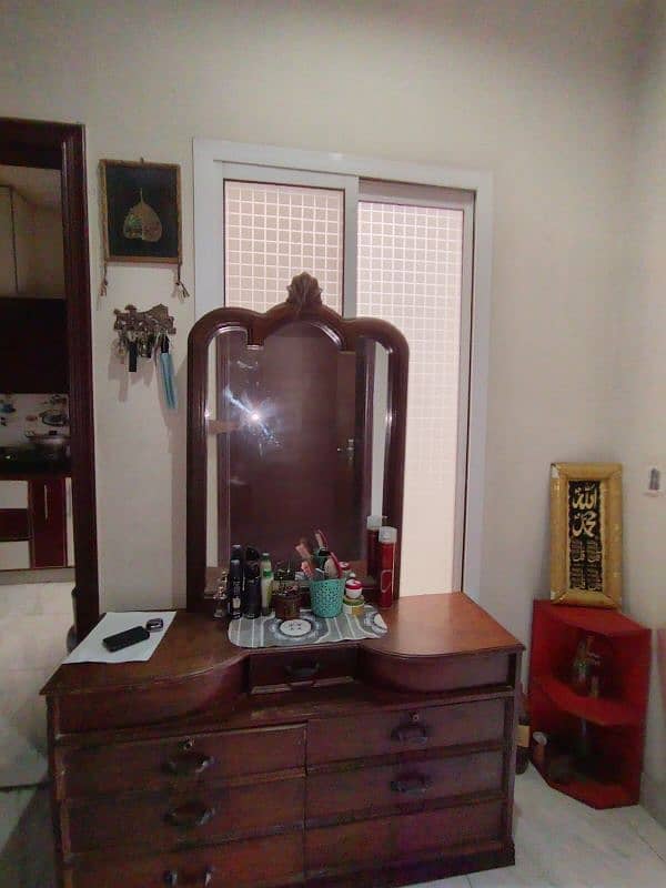 Double size bed and dressing table 6