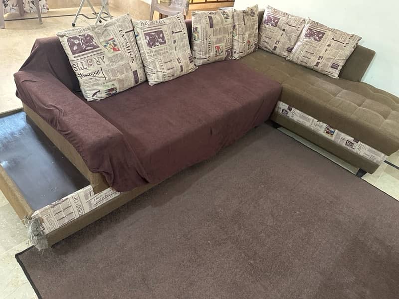 L shaped sofa with 6 cushions 0