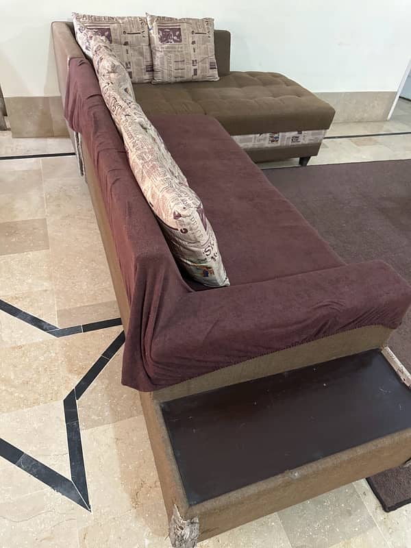 L shaped sofa with 6 cushions 1