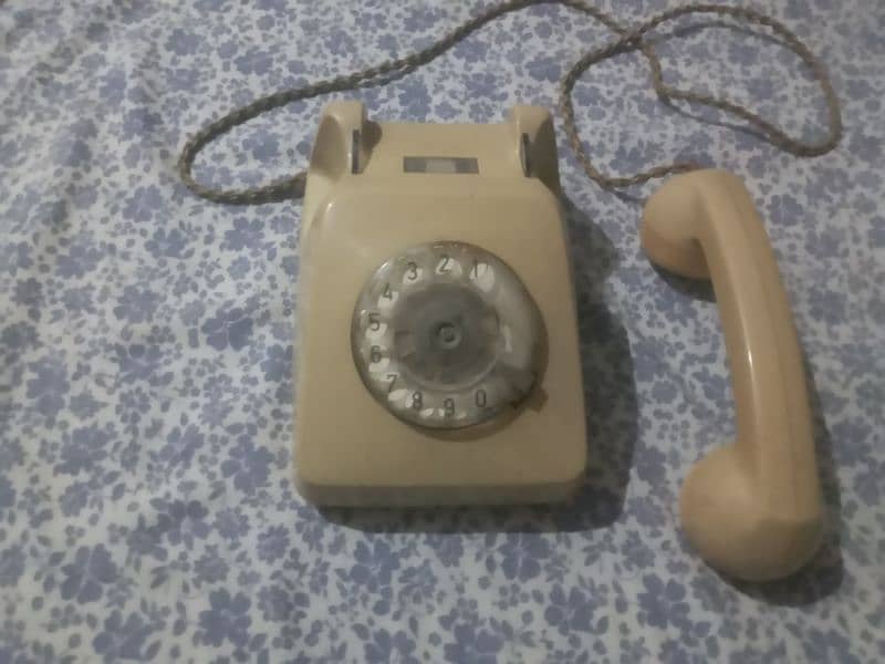 antique telephone in working condition 0