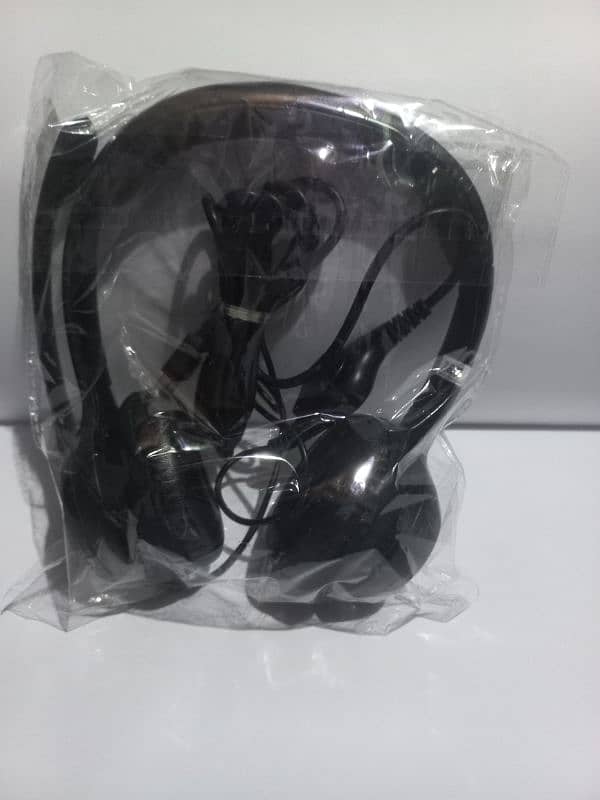 Logitech H390 headphones 1