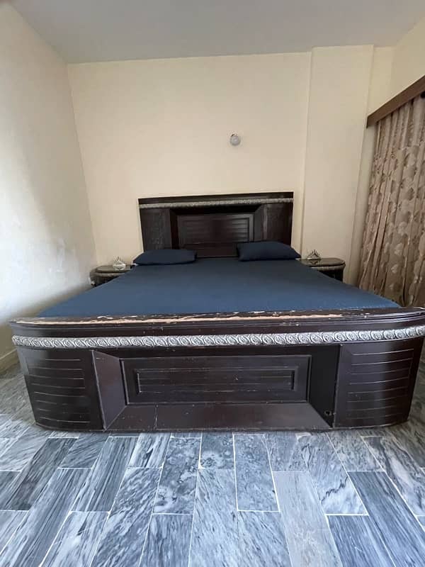 KING SIZE BED WITH DRESSING TABLE AND SIDE TABLE 2