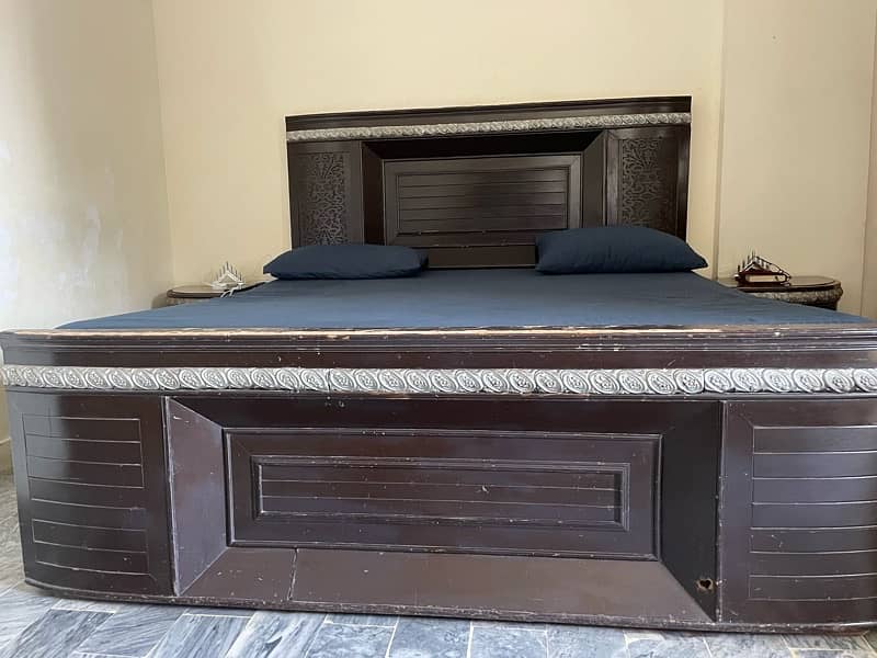 KING SIZE BED WITH DRESSING TABLE AND SIDE TABLE 12