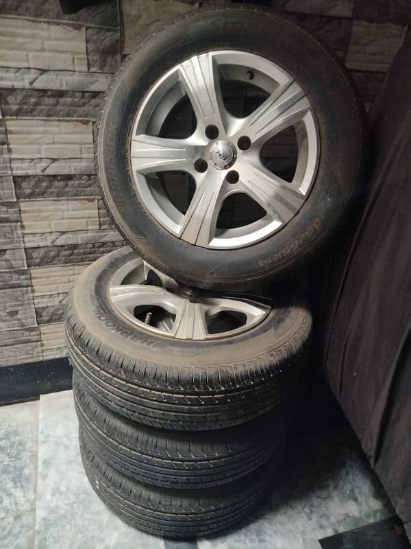 Alloy Rims with tyres 0