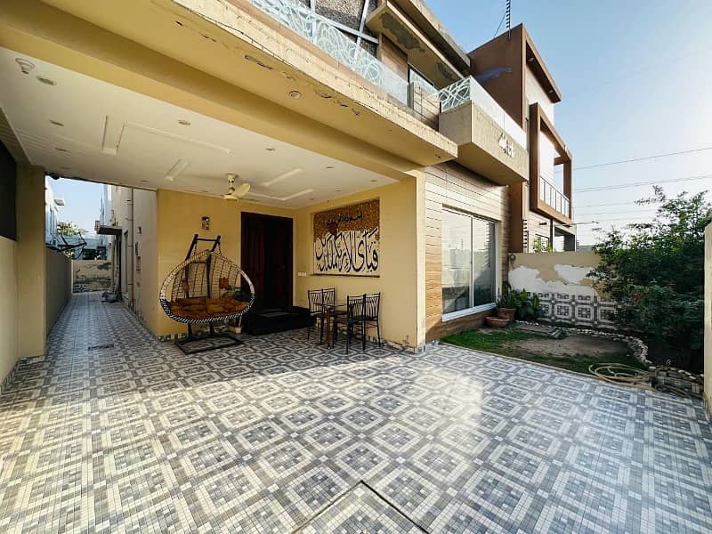 10 Marla Beautifully Designed Modern House for Sale DHA Phase 6 2