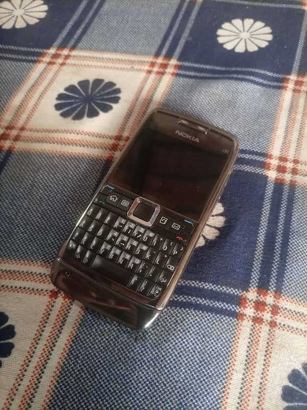 Nokia E71 0