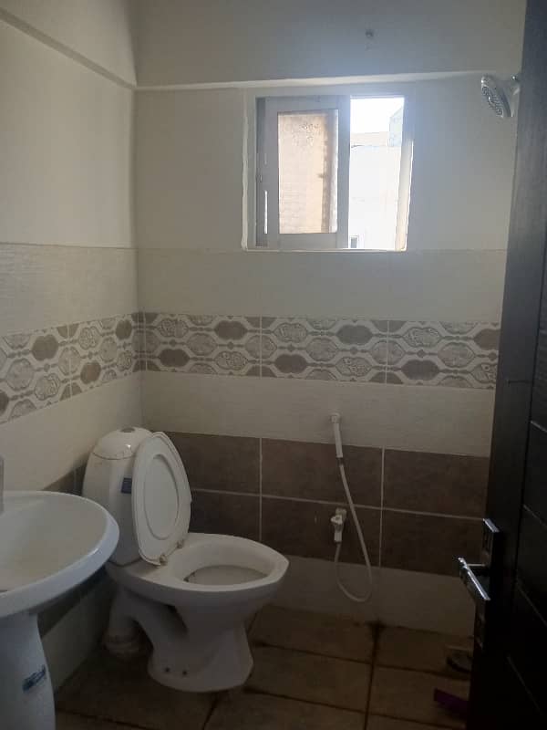 2 Bed DD Flat Rent near KFC. (Read Descriptions plz) 6