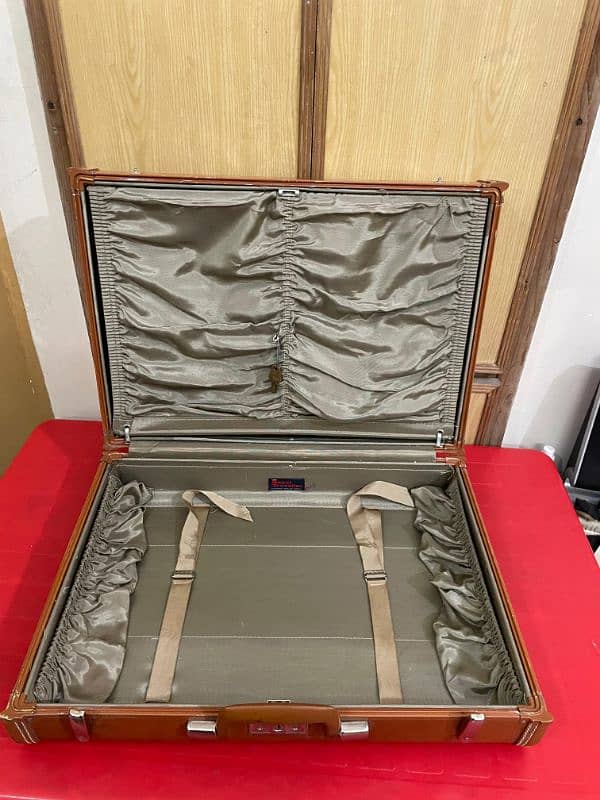 Royal Traveller USA Hard Body Suit Case 6