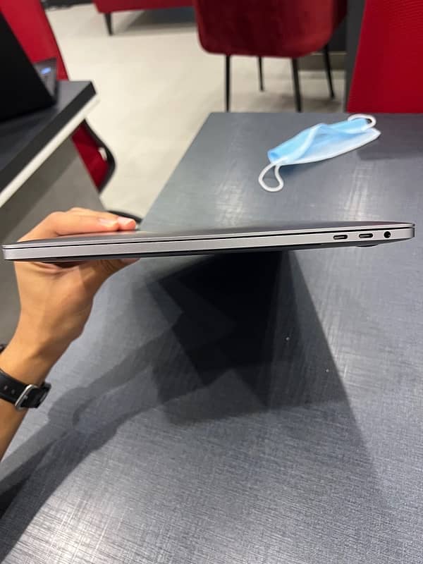 Macbook Pro 15-inch, 2017 3