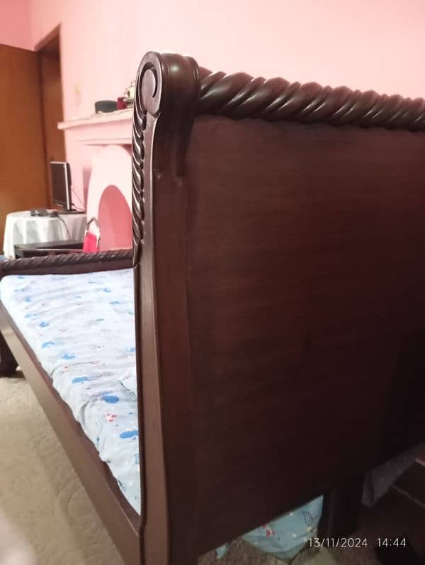 Elegant style KIDS bed with mattress. 1