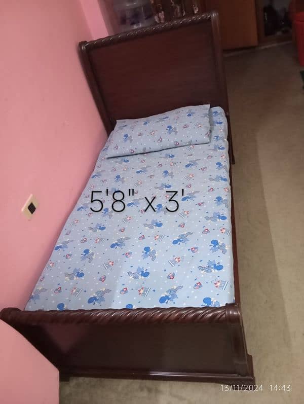 Elegant style KIDS bed with mattress. 4