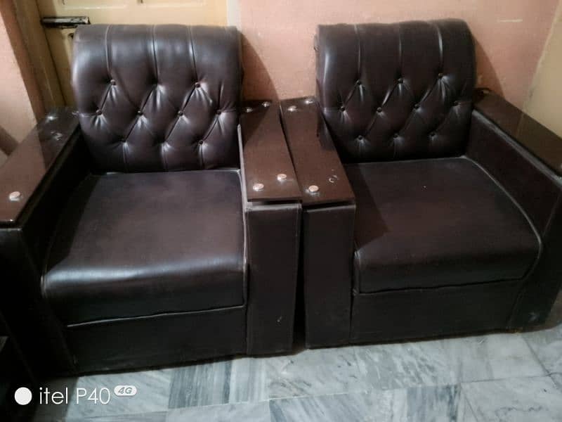 URGENTLY SALE SOFA SET 1