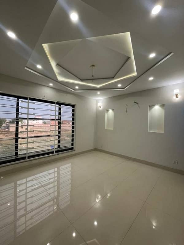 10 MARLA LIKE NEW UPPER PORTION AVAILEBAL FOR RENT IN BAHRIA TOWN LAHORE 5