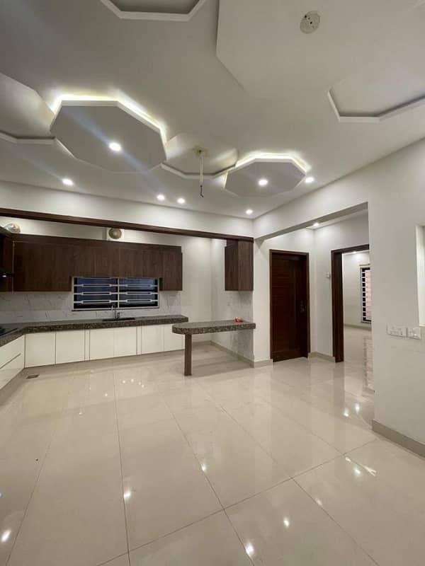 10 MARLA LIKE NEW UPPER PORTION AVAILEBAL FOR RENT IN BAHRIA TOWN LAHORE 6