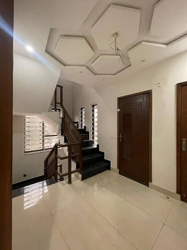 10 MARLA LIKE NEW UPPER PORTION AVAILEBAL FOR RENT IN BAHRIA TOWN LAHORE 12