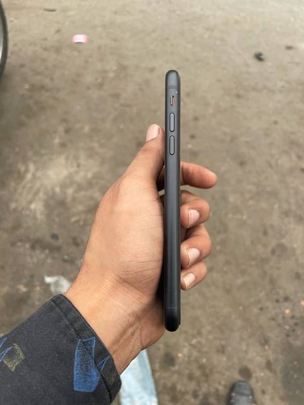 iPhone XR Non PTA Sim glitched 2