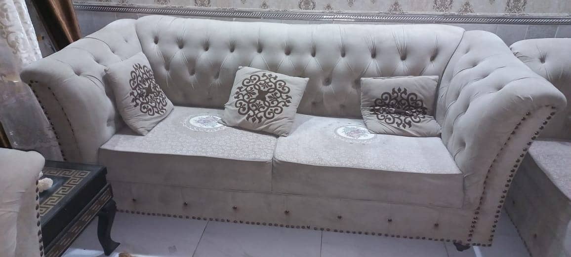 6 Seater New Condition Luxury Sofa Set for Sale 0