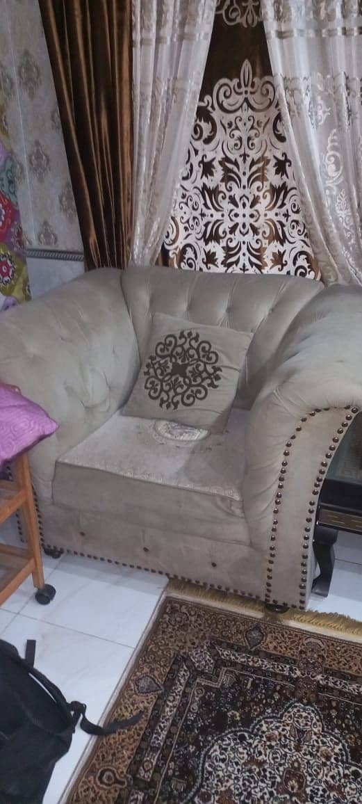 6 Seater New Condition Luxury Sofa Set for Sale 1