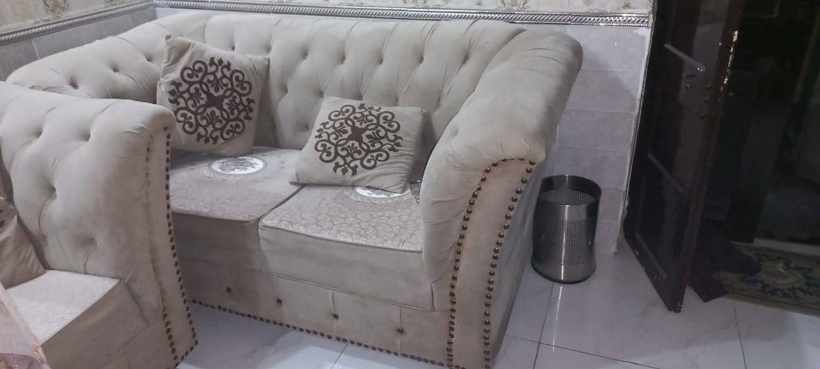 6 Seater New Condition Luxury Sofa Set for Sale 2