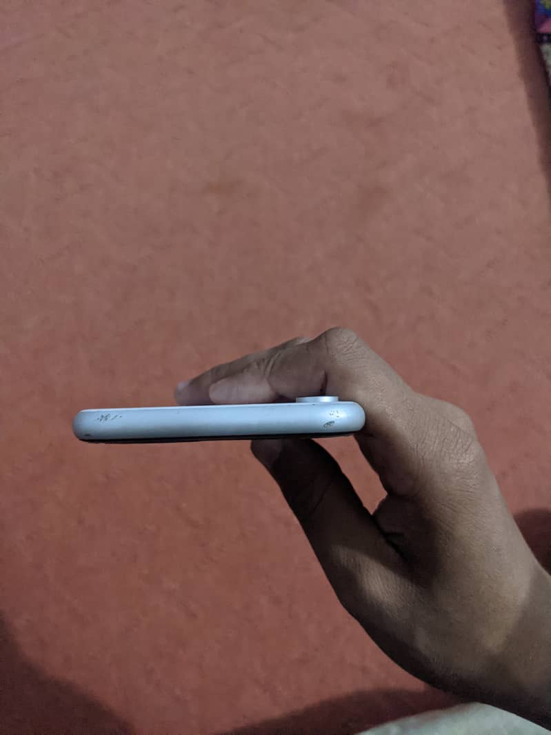 iPhone XR (64GB/ Non-PTA) 1