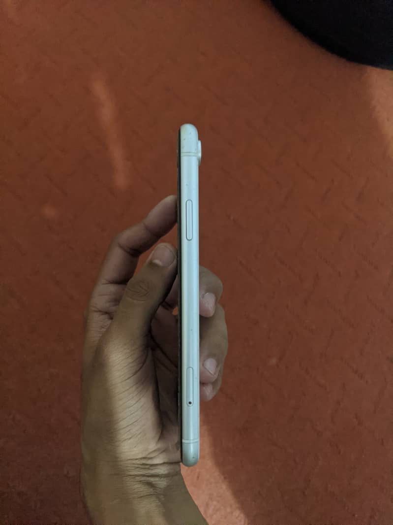 iPhone XR (64GB/ Non-PTA) 5