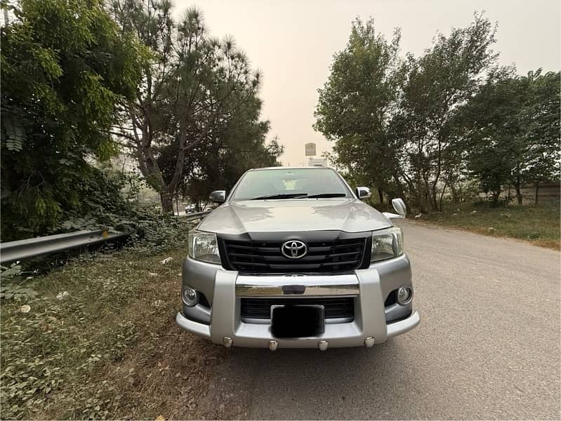 Toyota Hilux Vigo Champ G 2012 Automatic 2