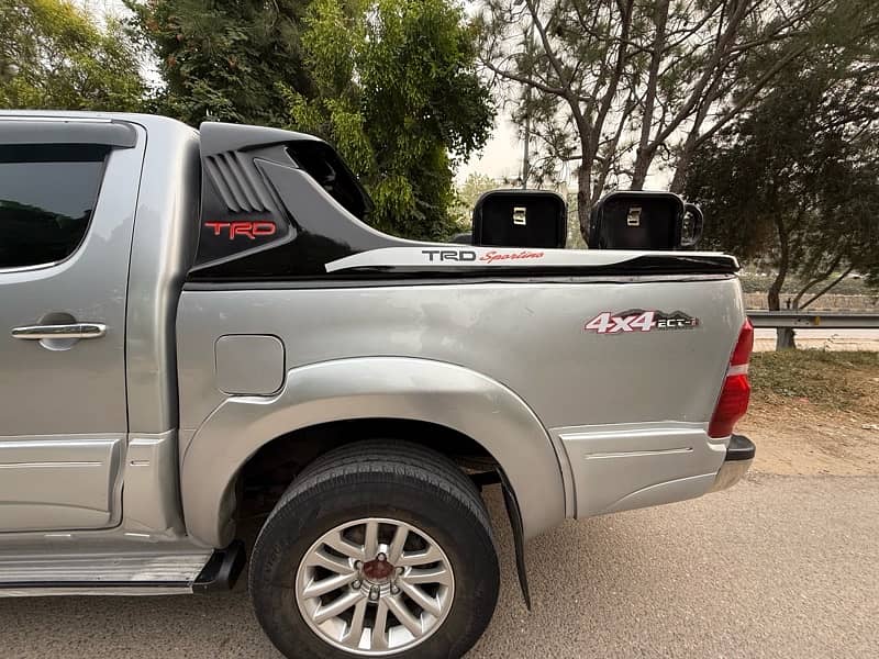 Toyota Hilux Vigo Champ G 2012 Automatic 8