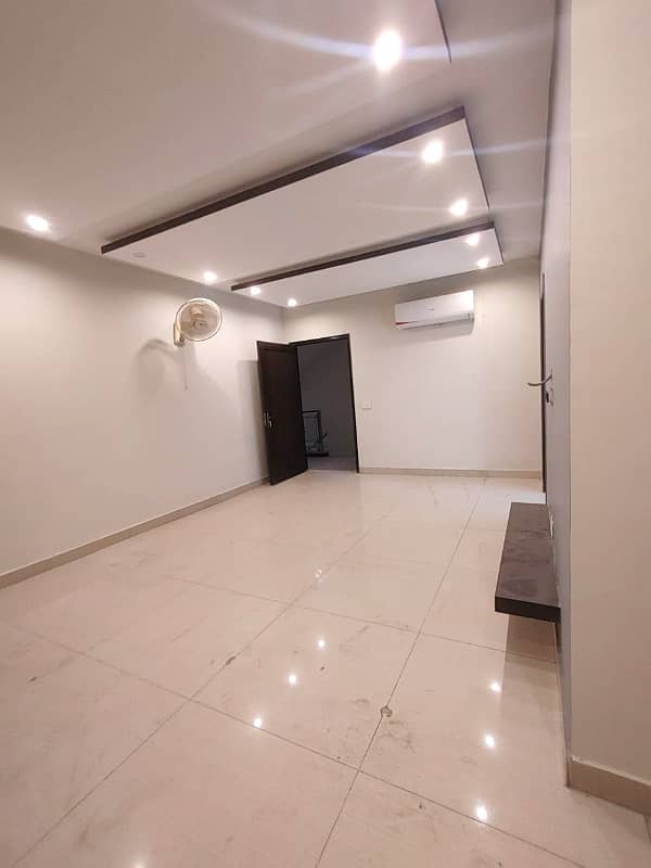 600 Square Feet Flat For Rent In DHA Phase 6 1