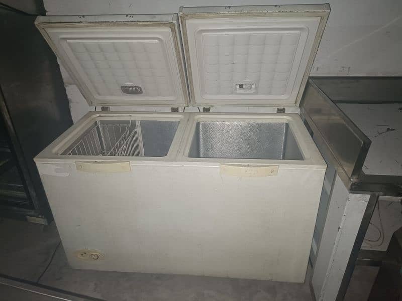 Double Door Deep Freezer 4 feet 0