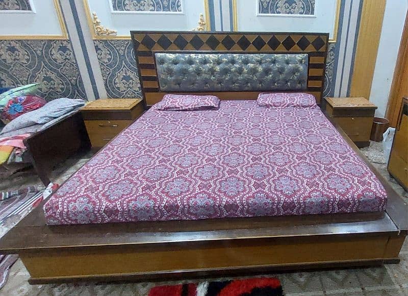 King floor bed with side tables 1