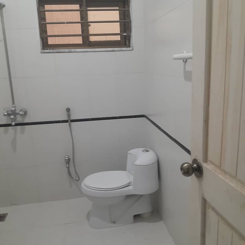 1 kanal lower ground portion available for rent in E11 7