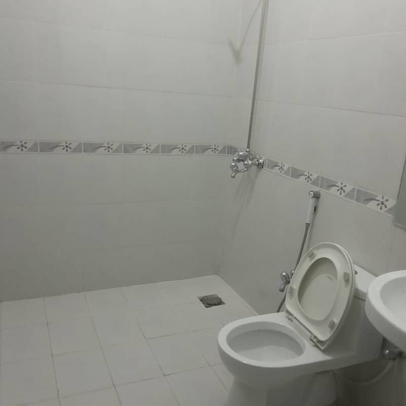 1 kanal lower ground portion available for rent in E11 17