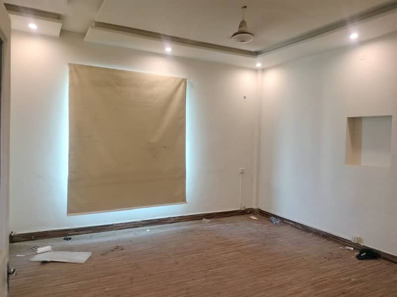 4 Marla 2nd Floor Office For Rent In DHA Phase 1,Block K, Lahore. 3