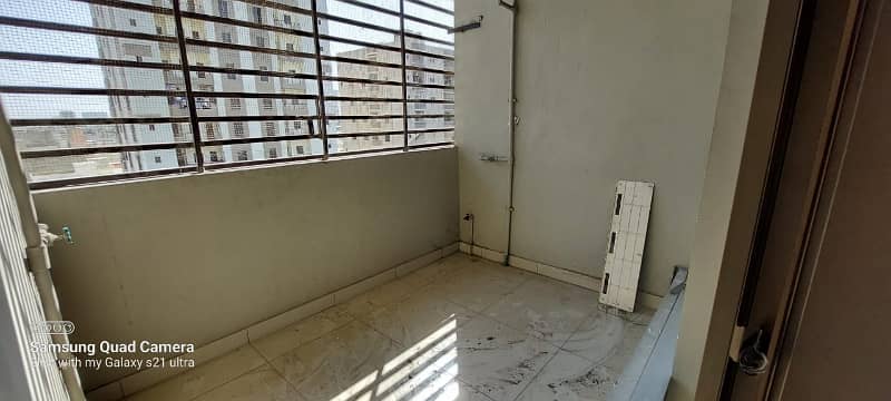 BLOCK H FLAT FOR RENT 3 BED DD 5