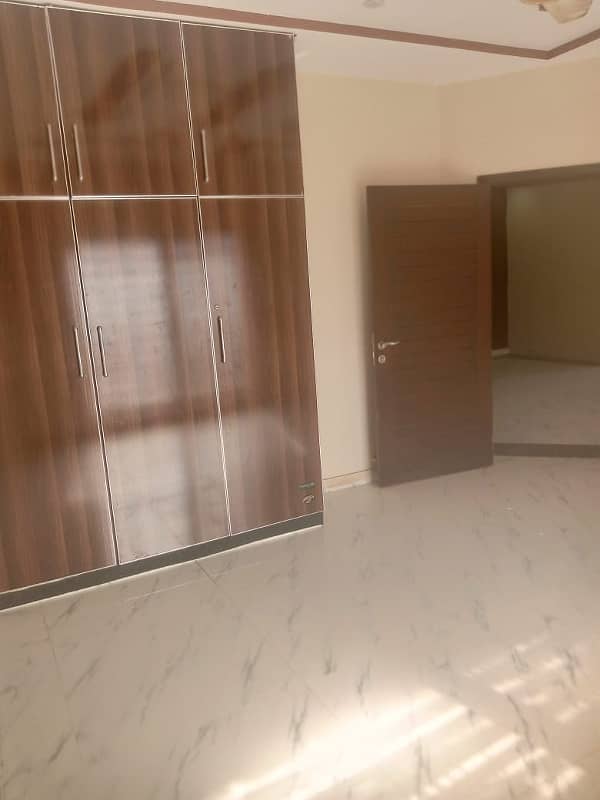 10 Marla Upper Portion For Rent In Bahria Town Lahore. 3