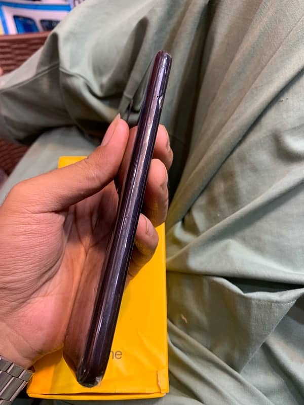 Realme c21 3RM GB32 all ok hai BOX hai original mobile has Shield hai 9