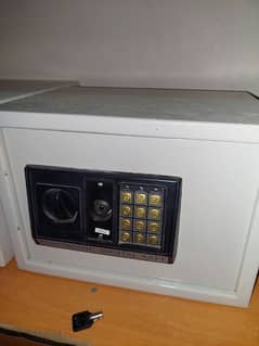 Electronic Digital Safe Locker